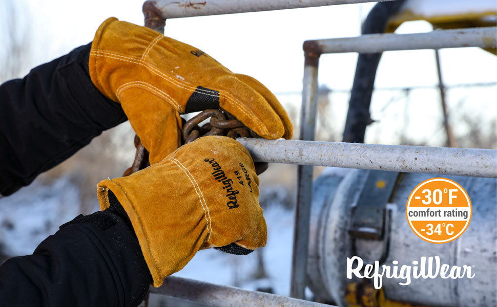 Close up of someone wearing the double insulated cowhide leather gloves in the winter closing a gate